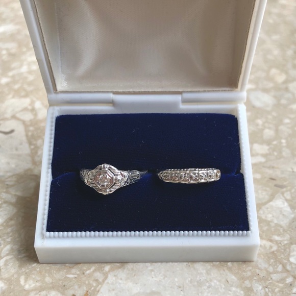 SOLD (Etsy) Art Deco Style Ring Box Navy Velvet - Picture 2 of 5